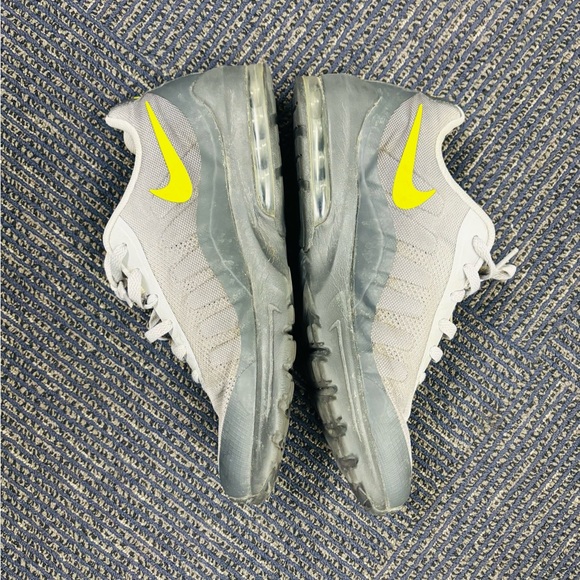 Nike Men's Athletic Shoes in Gray and Neon Green - Picture 3 of 4